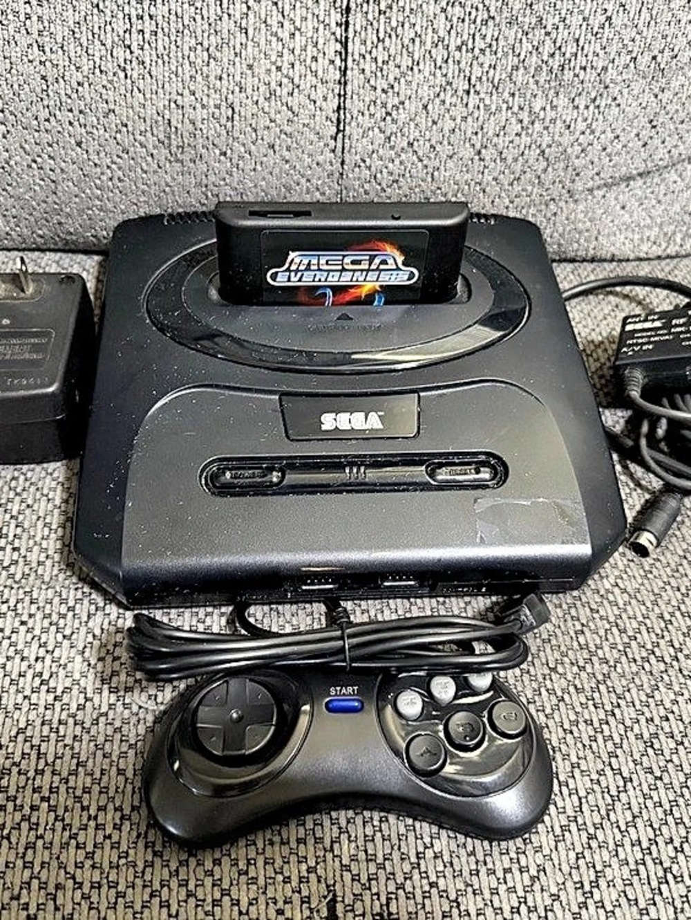 Sega Genesis Console - Picture 2 of 6
